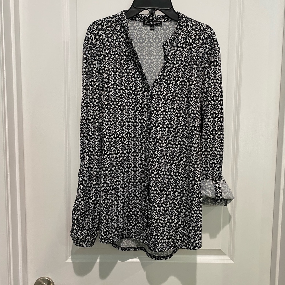 Simplicity long sleeve shirt, Sz S